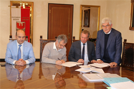 Von links: Finanzstadtrat Nerio Zaccaria, Bürgermeister Paul Rösch, Madison-Präsident Gebhard Gruber und Notar Vincenzo Mastellone.
