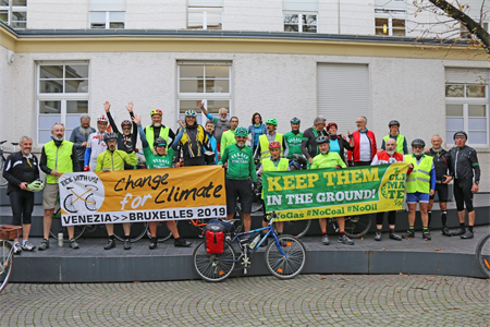 Foto per I ciclisti del gruppo "Ride With Us" ricevuti in municipio